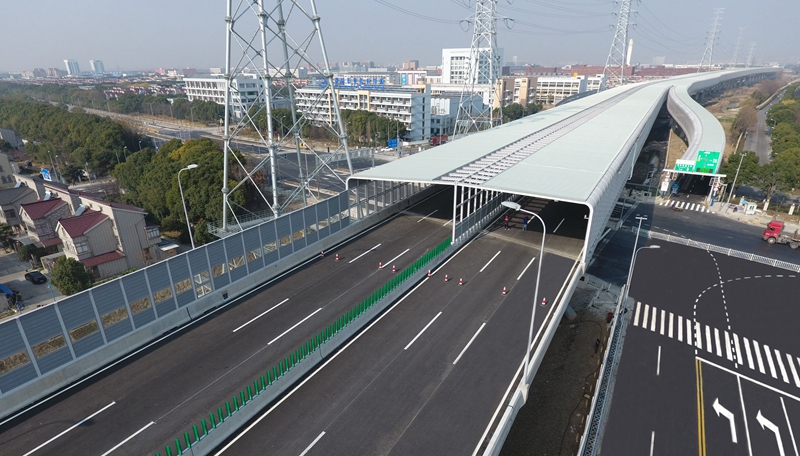 2 12月29日，二公司參建的嘉閔高架路新建工程最后一段（S32至莘松路段）建成通車，圖為公司承建的嘉閔高架JMN2-2標段-崔云.jpg