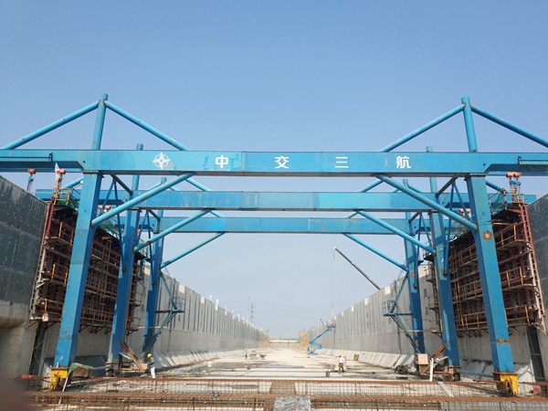 5月14日，大治河西樞紐新建二線船閘主體結(jié)構(gòu)施工全部完成2-嚴(yán)坤.jpg
