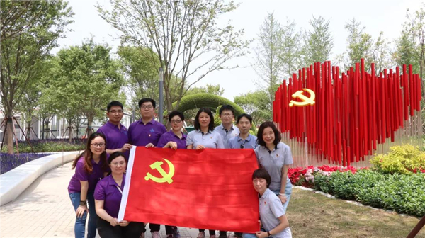二公司總部一支部聯(lián)合上海資金結(jié)算中心黨支部赴花博會項目部與項目部黨支部共同開展黨建共建.jpg